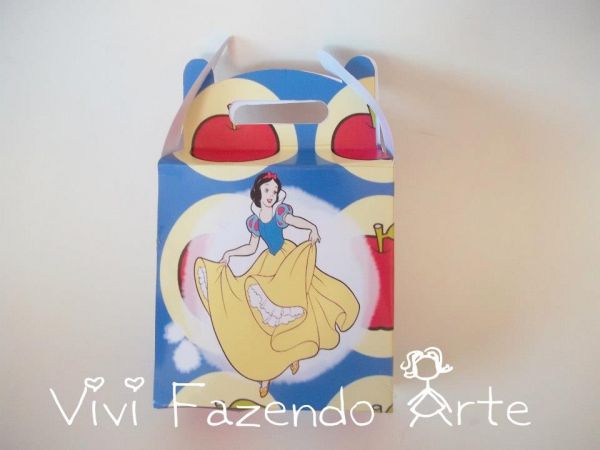 30 Caixinhas surpresa personalizadas.