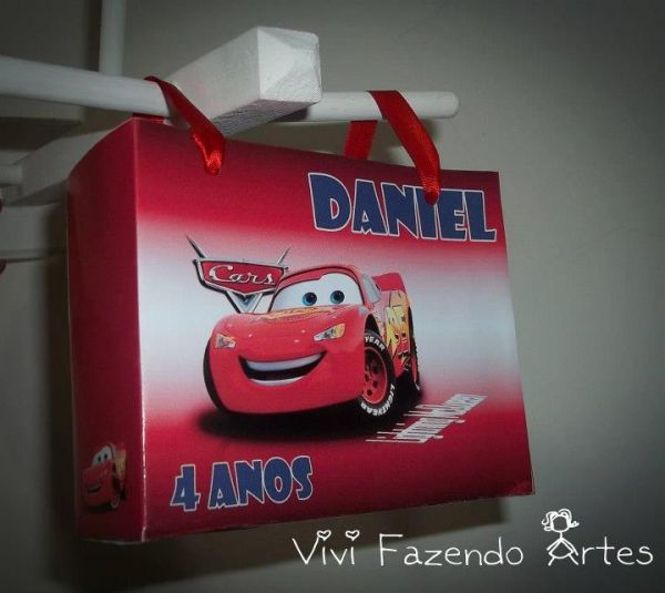 30 Sacolas surpresa personalizadas.