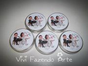 50 Latinhas personalizadas.